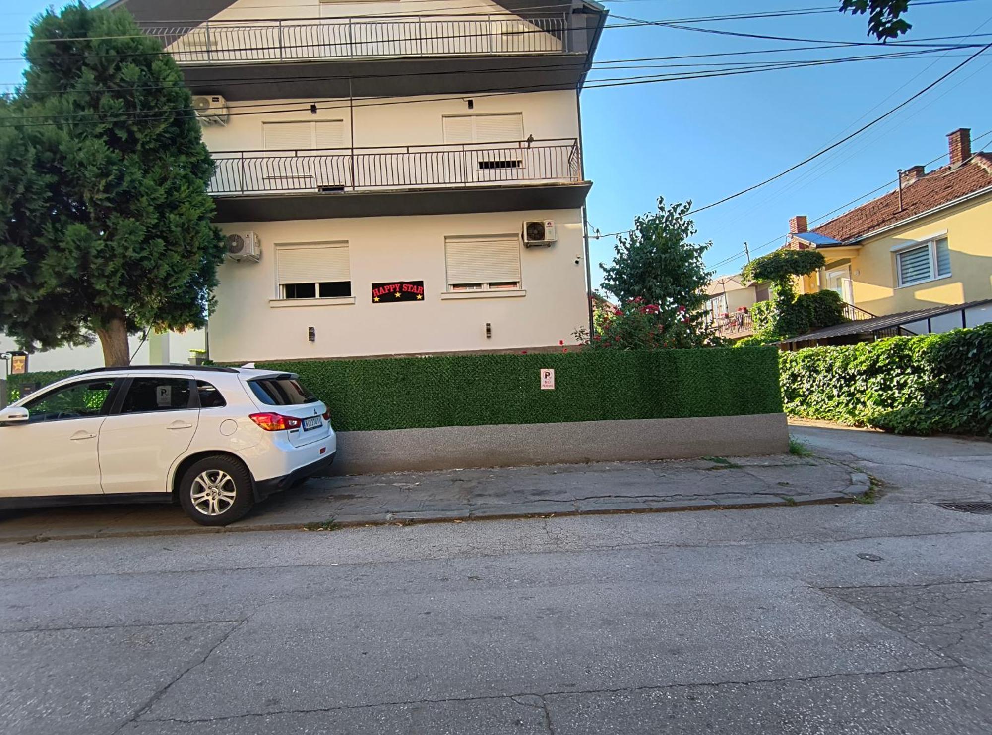Happy Star Apartment Ni Екстериор снимка
