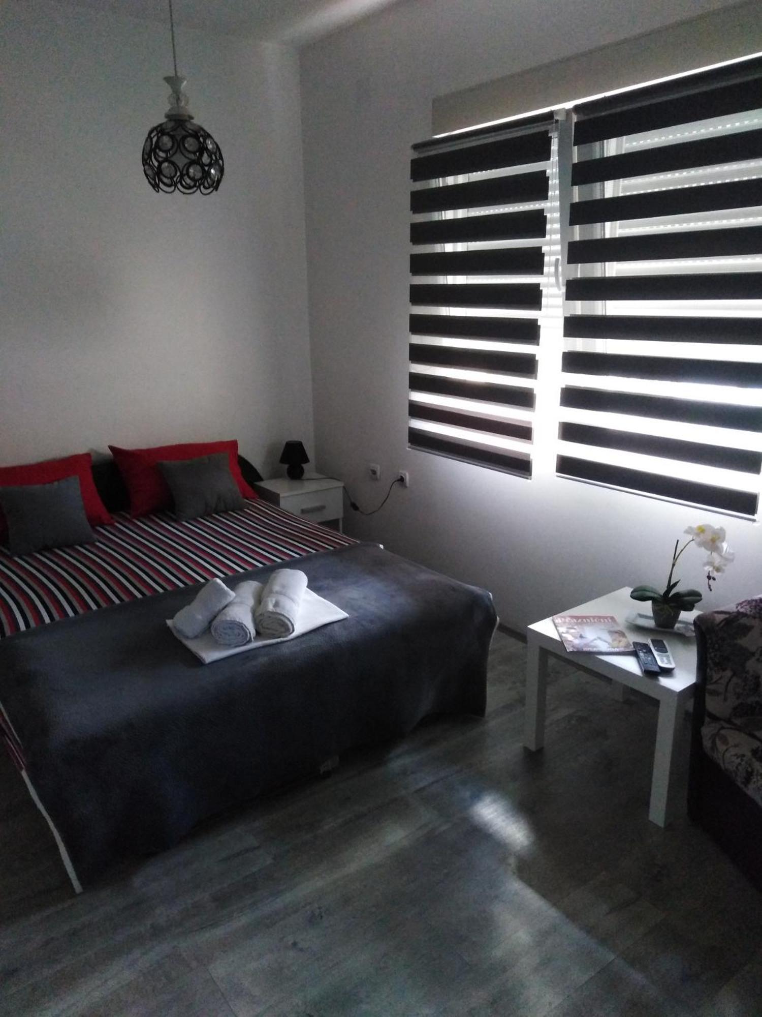 Happy Star Apartment Ni Екстериор снимка