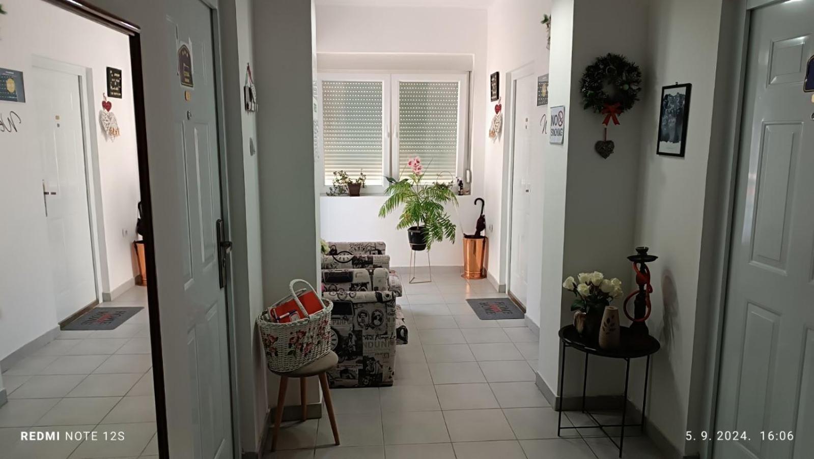 Happy Star Apartment Ni Екстериор снимка