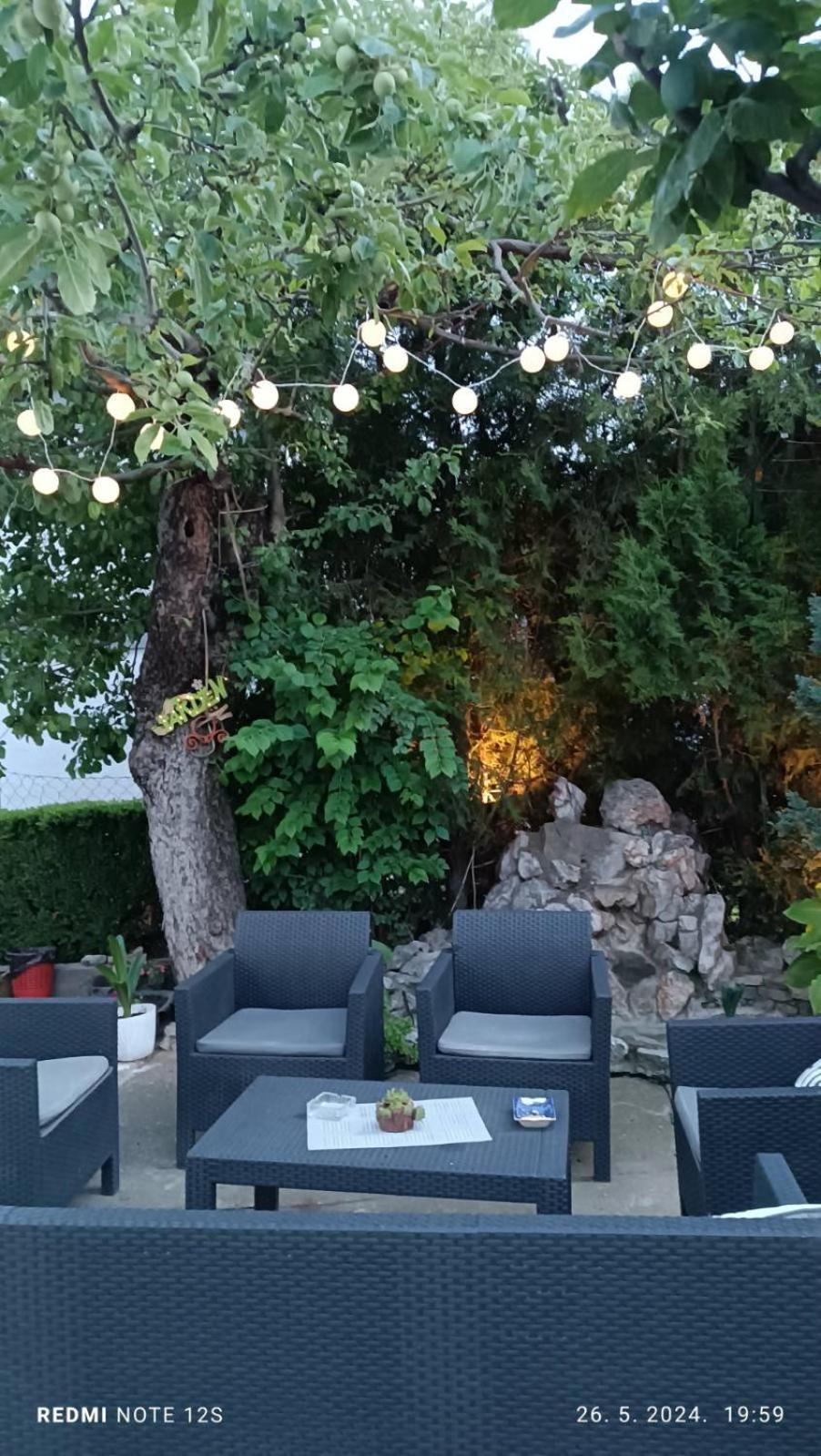 Happy Star Apartment Ni Екстериор снимка