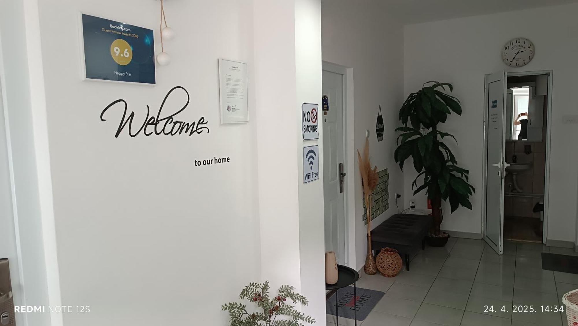 Happy Star Apartment Ni Екстериор снимка