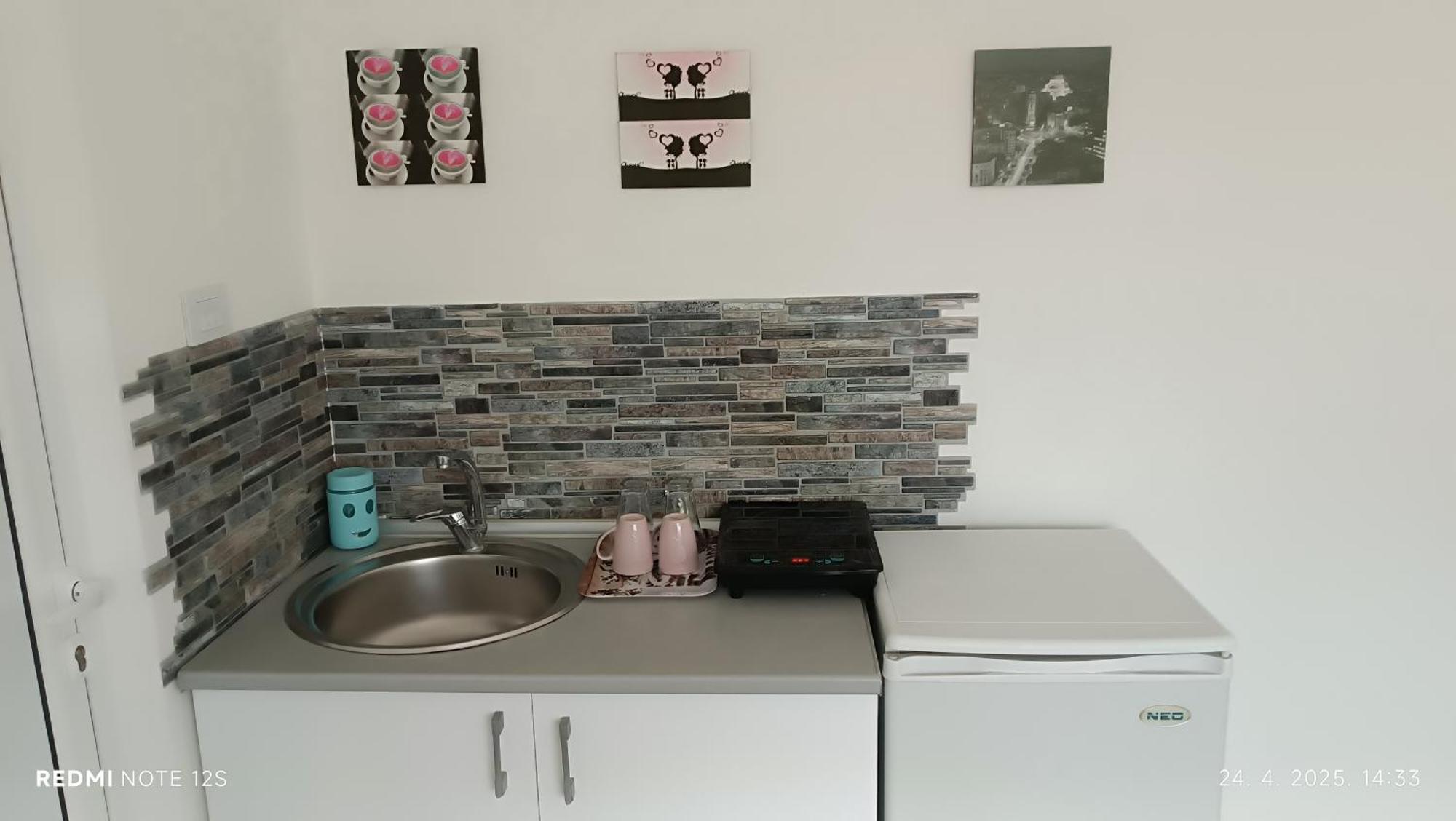 Happy Star Apartment Ni Екстериор снимка