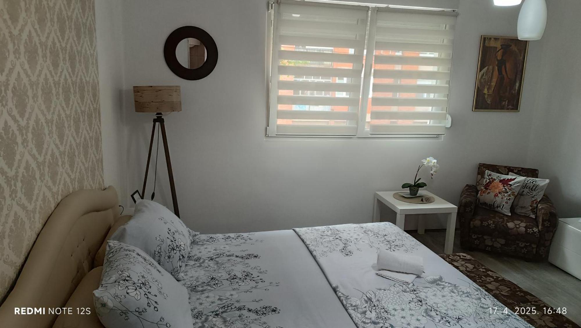 Happy Star Apartment Ni Екстериор снимка