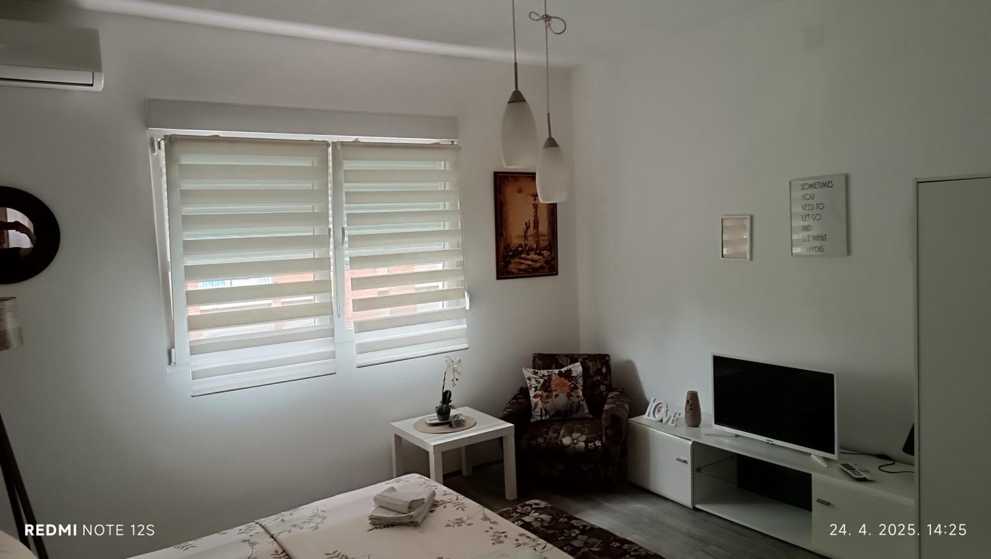 Happy Star Apartment Ni Екстериор снимка