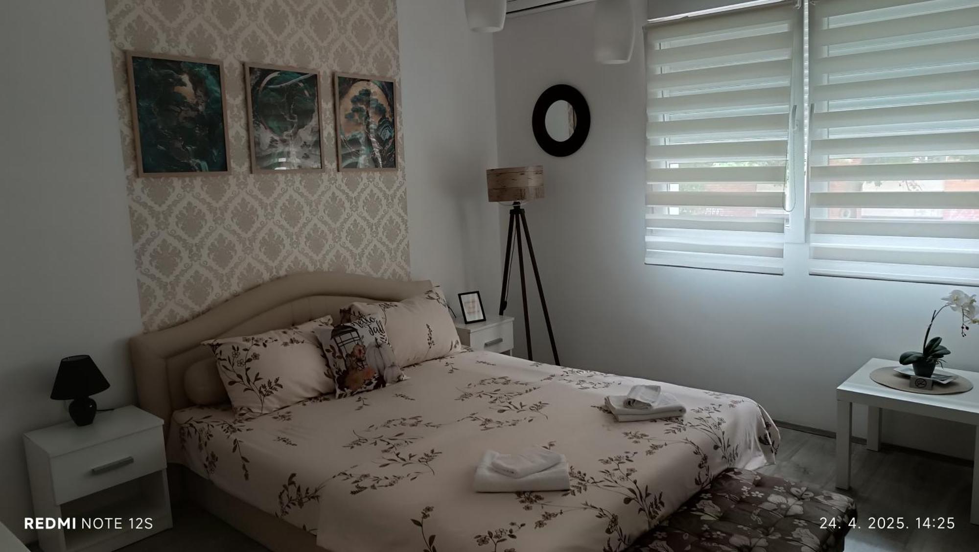 Happy Star Apartment Ni Екстериор снимка