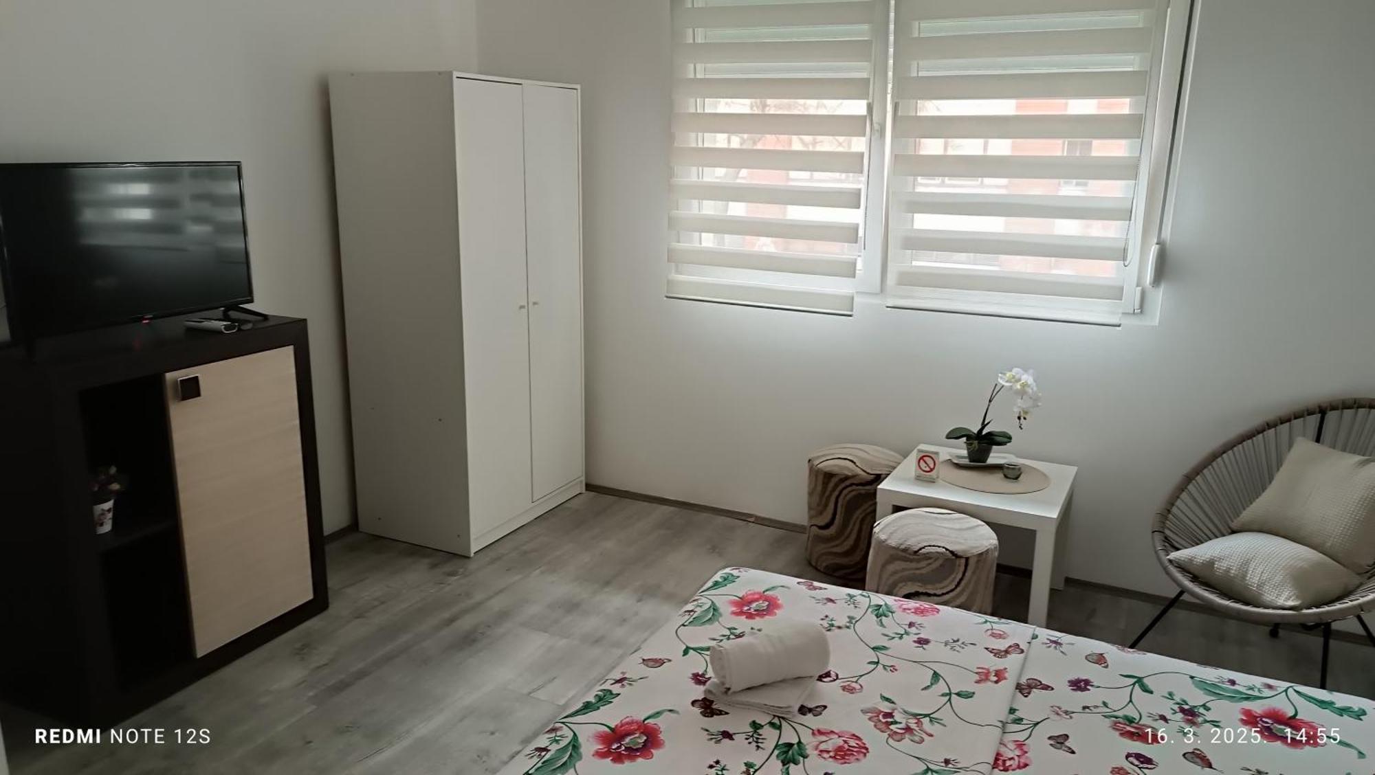Happy Star Apartment Ni Екстериор снимка