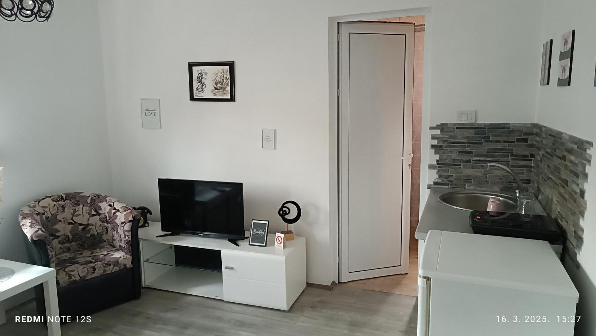 Happy Star Apartment Ni Екстериор снимка